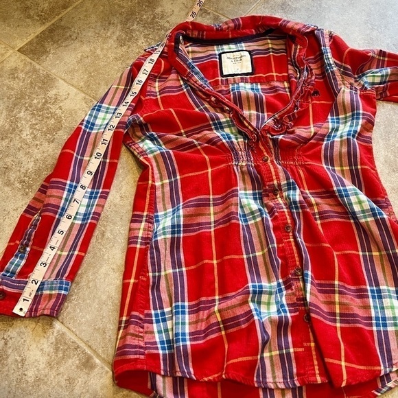 A&F women’s red plaid ruffle accent button down top medium - Picture 6 of 10